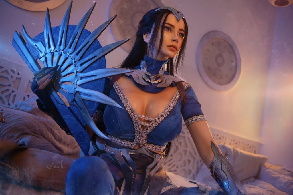 Косплей Китаны из Mortal Kombat