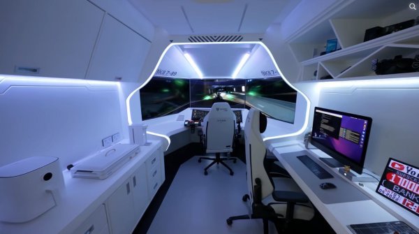 Фанат Star Citizen сделал комнату в стиле любимой игры