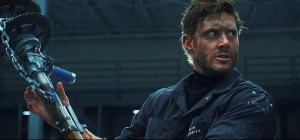 В новой рекламе Atomic Heart Дженсен Эклс крошит манекены роботов