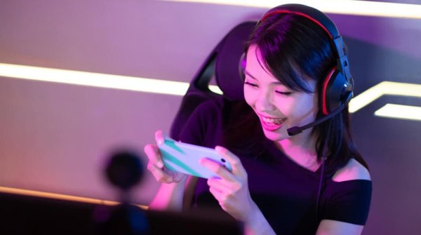 Лучшие мобильные спортивные симуляторы 2025 года: от гонок до тенниса