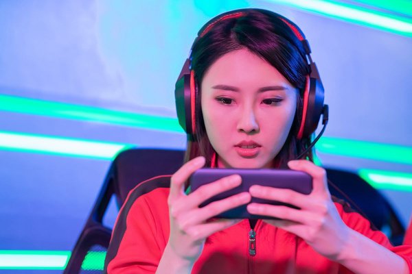 Мобильный iGaming в цифрах: почему 85% игроков предпочитают играть на смартфонах и что это значит для индустрии